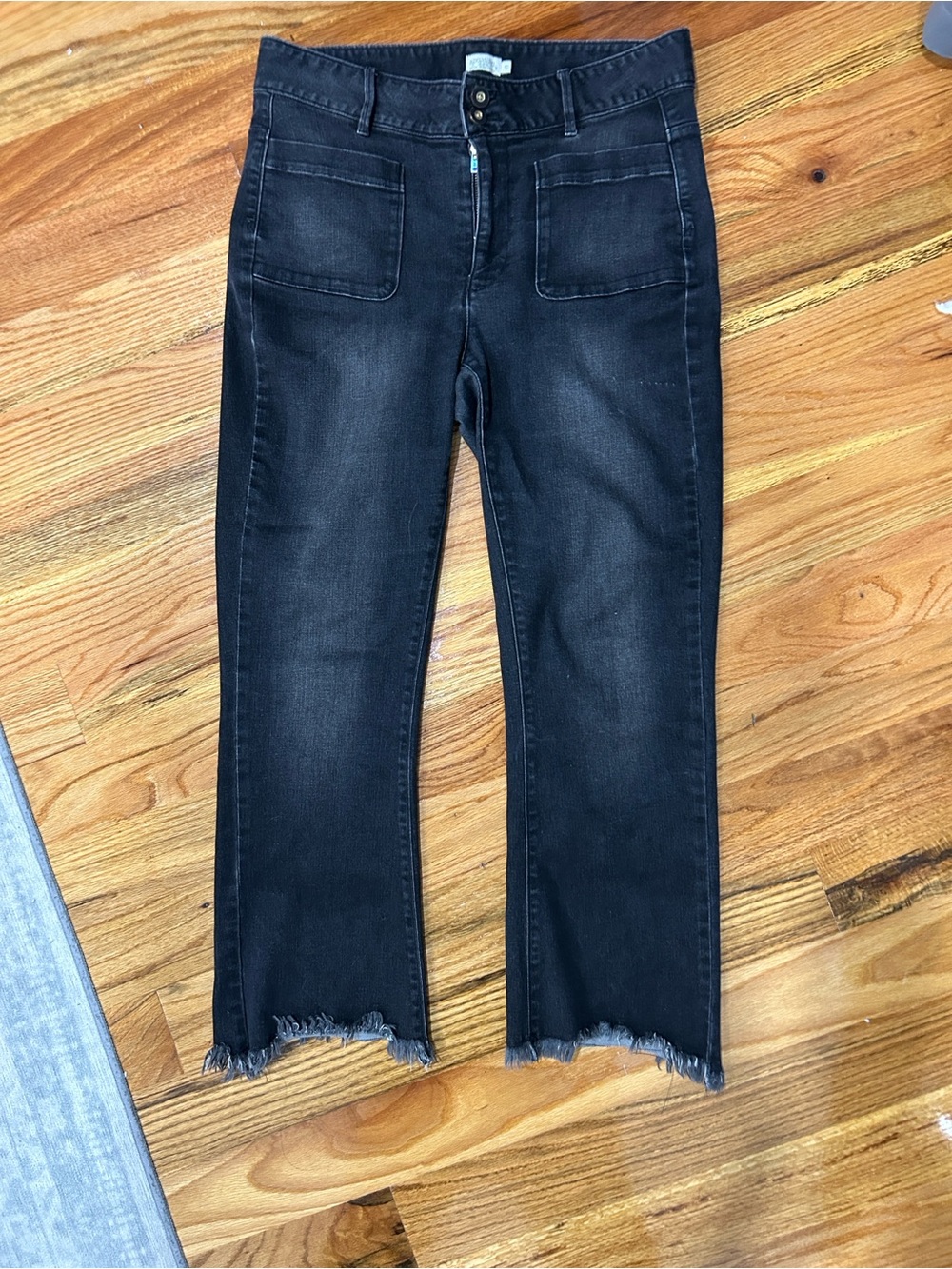 Spartina 449 Black Cropped Fray-Hem Jeans